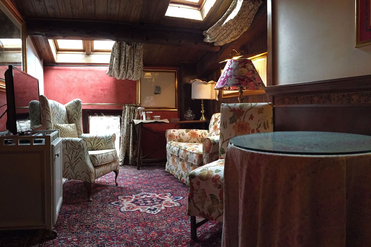 minibar, in-room safe, individually decorated, individually furnished