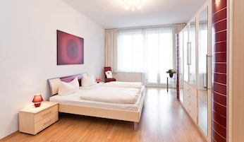 Hypo-allergenic bedding, soundproofing, iron/ironing board (on request)