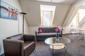 Appartement, 1 chambre | Salle de séjour