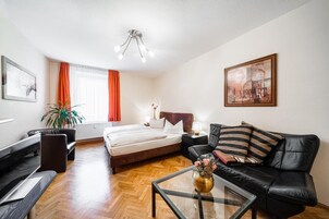 Studio, 1 Double Bed, Kitchen | Hypo-allergenic bedding, soundproofing, iron/ironing board (on request)