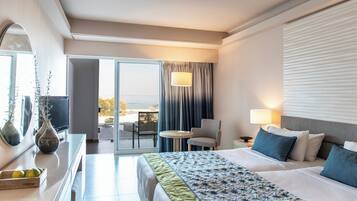 Habitación estándar con 1 cama doble o 2 individuales | Minibar con artículos gratuitos, caja fuerte, cortinas opacas