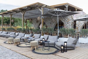 On the beach, sun-loungers, beach umbrellas, beach towels - Eden Roc Resort Hotel (Rhodes)