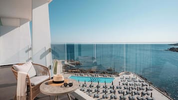 Royal Suite | Free minibar, in-room safe, blackout curtains, iron/ironing board