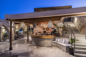 5 barer/lounger, bassengbar og strandbar