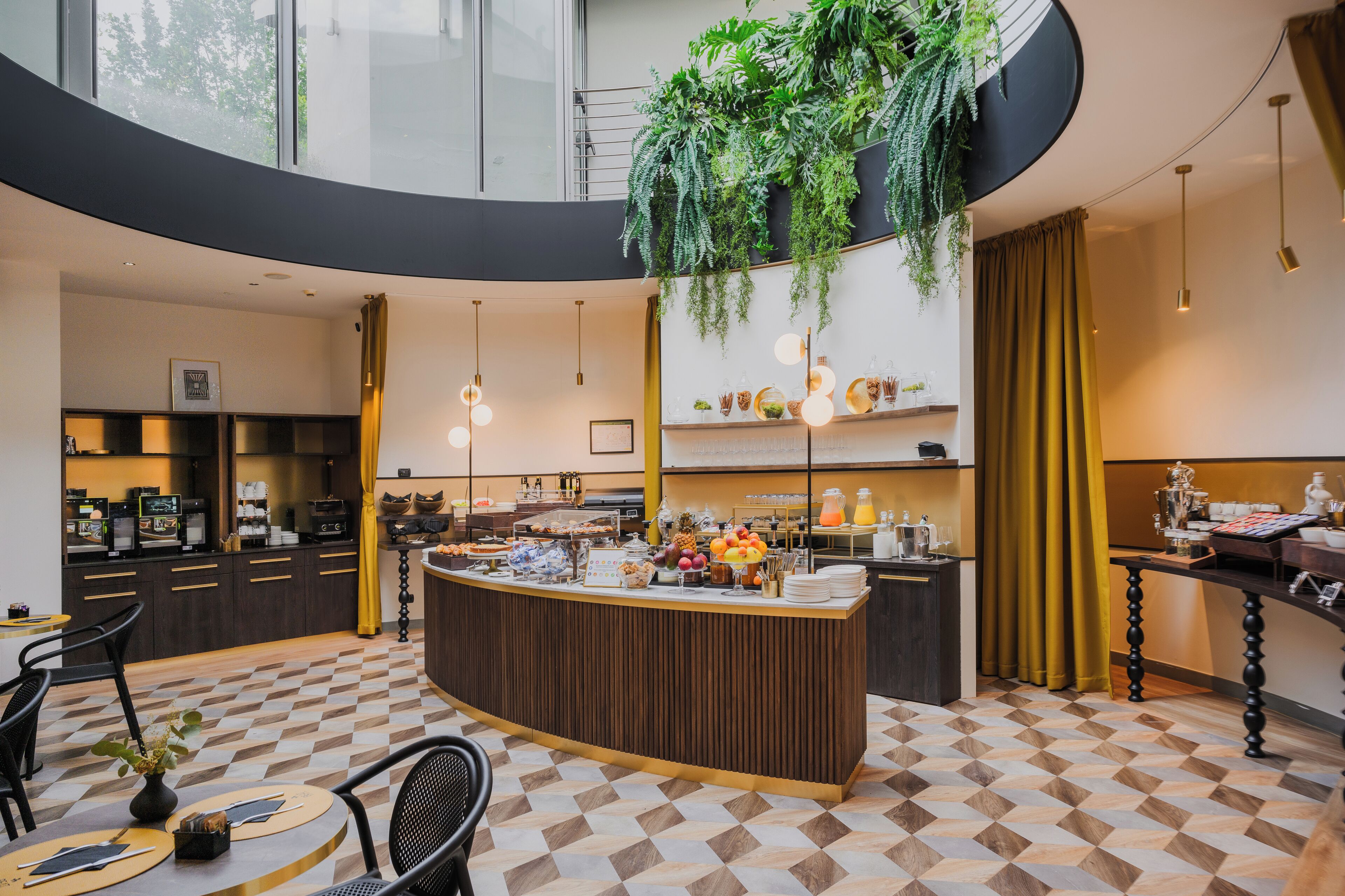 breakfast and dinner served, international cuisine