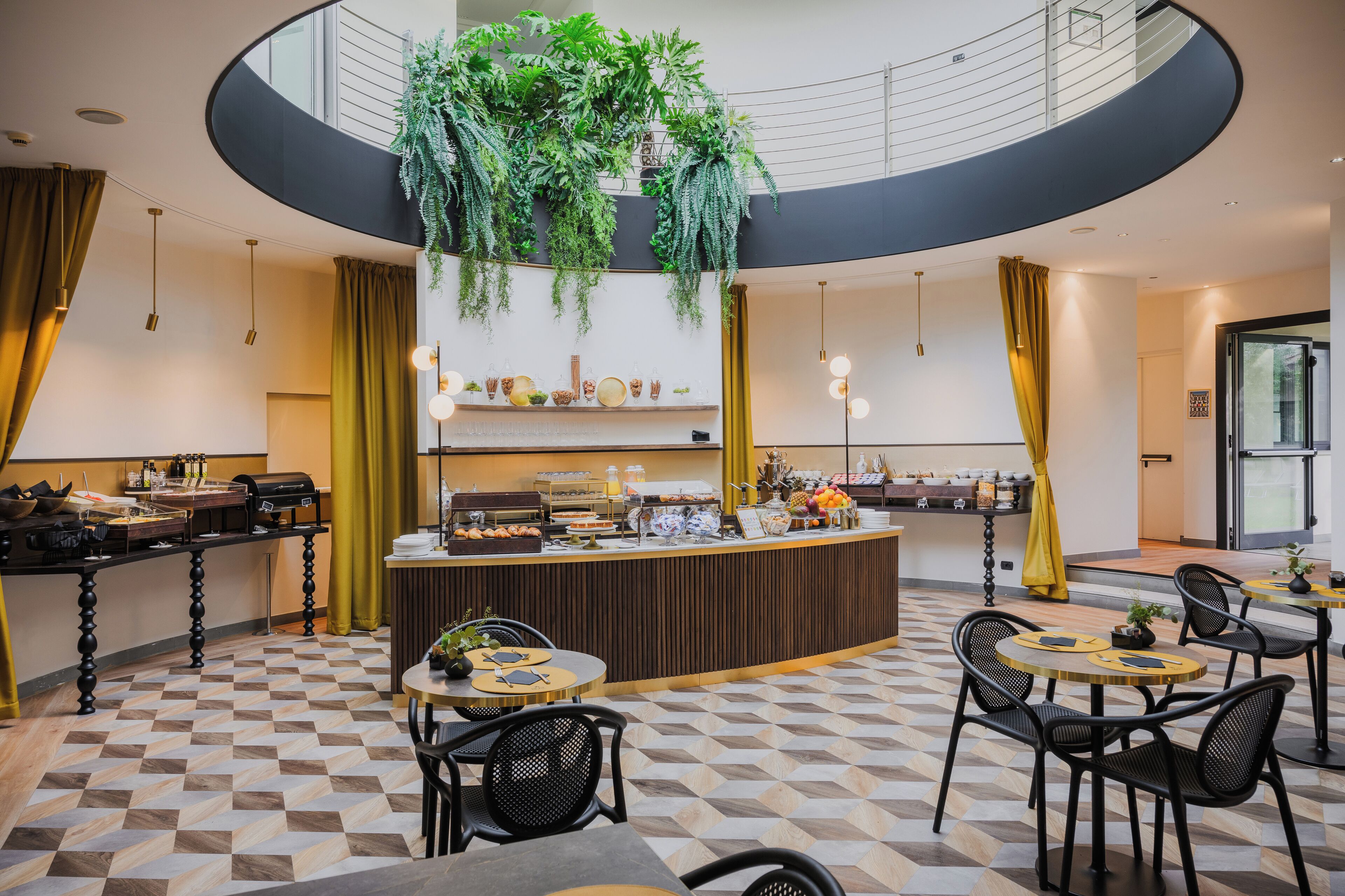 breakfast and dinner served, international cuisine