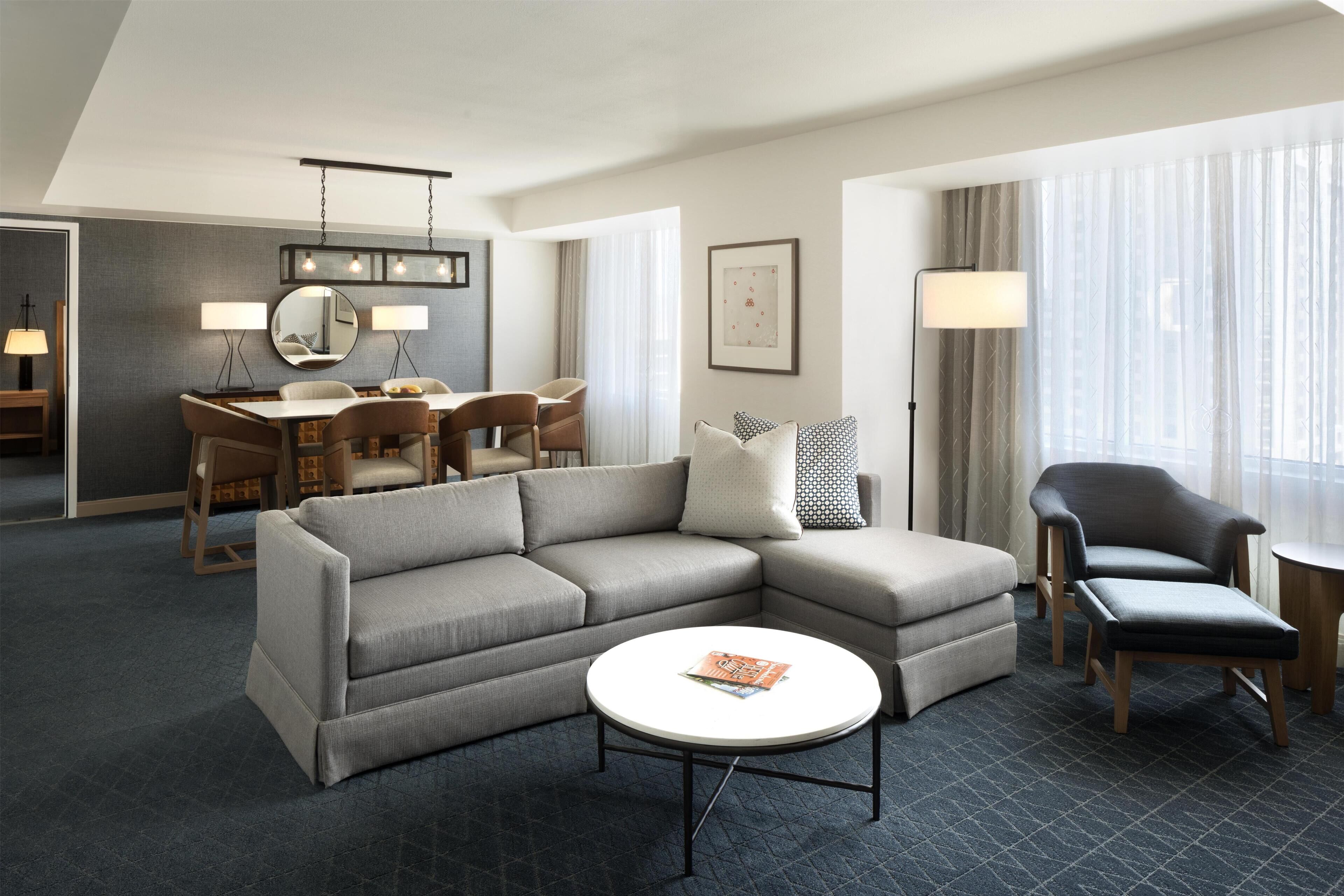 Luxe beddengoed, pillowtop-bedden, een kluis op de kamer, een bureau