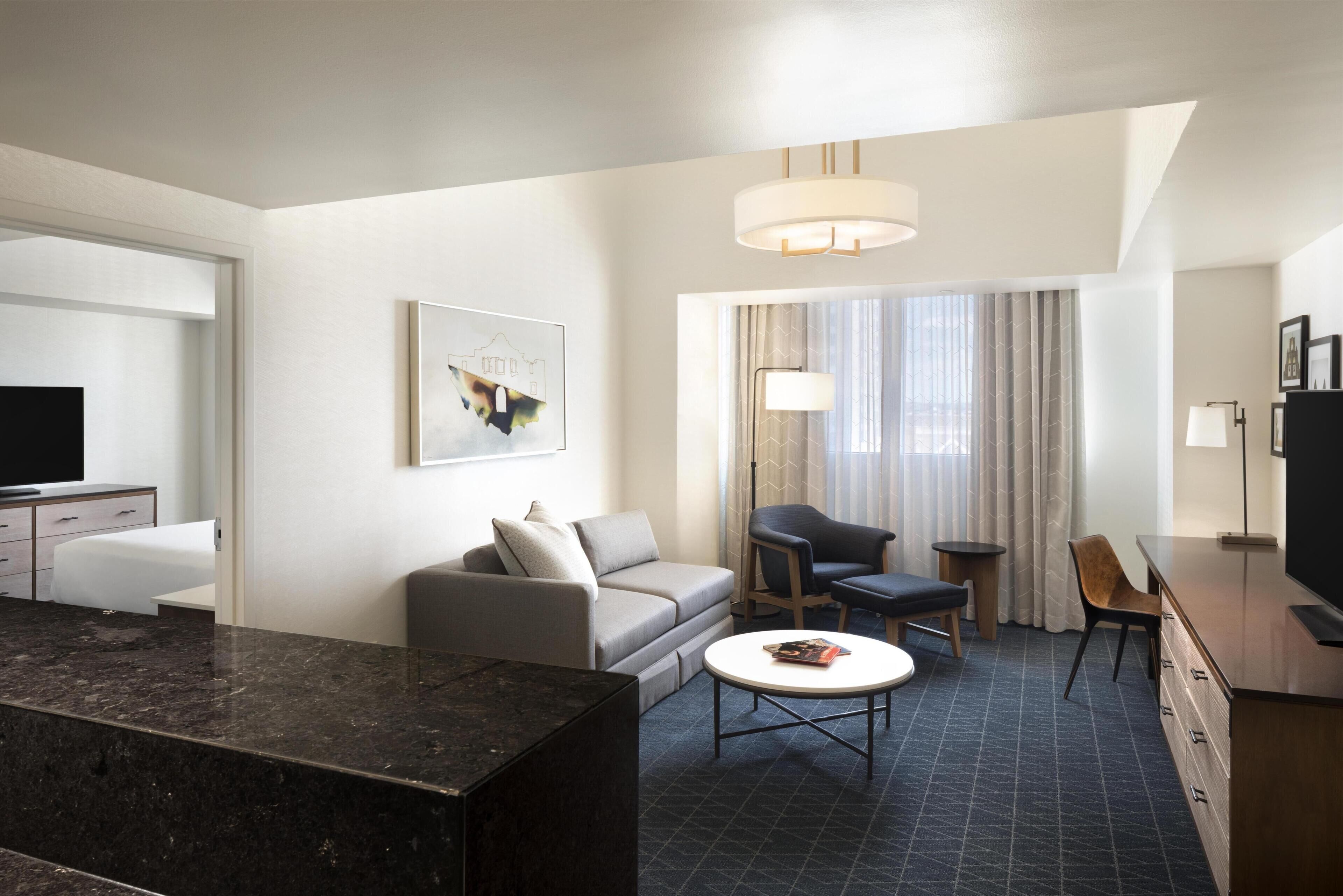 Executive Suite | Premium bedding, pillowtop beds, in-room safe, desk