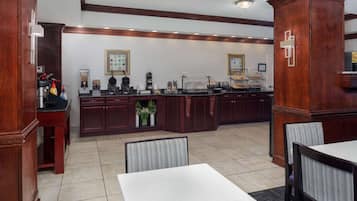 Sudah termasuk sarapan ala kontinental setiap hari