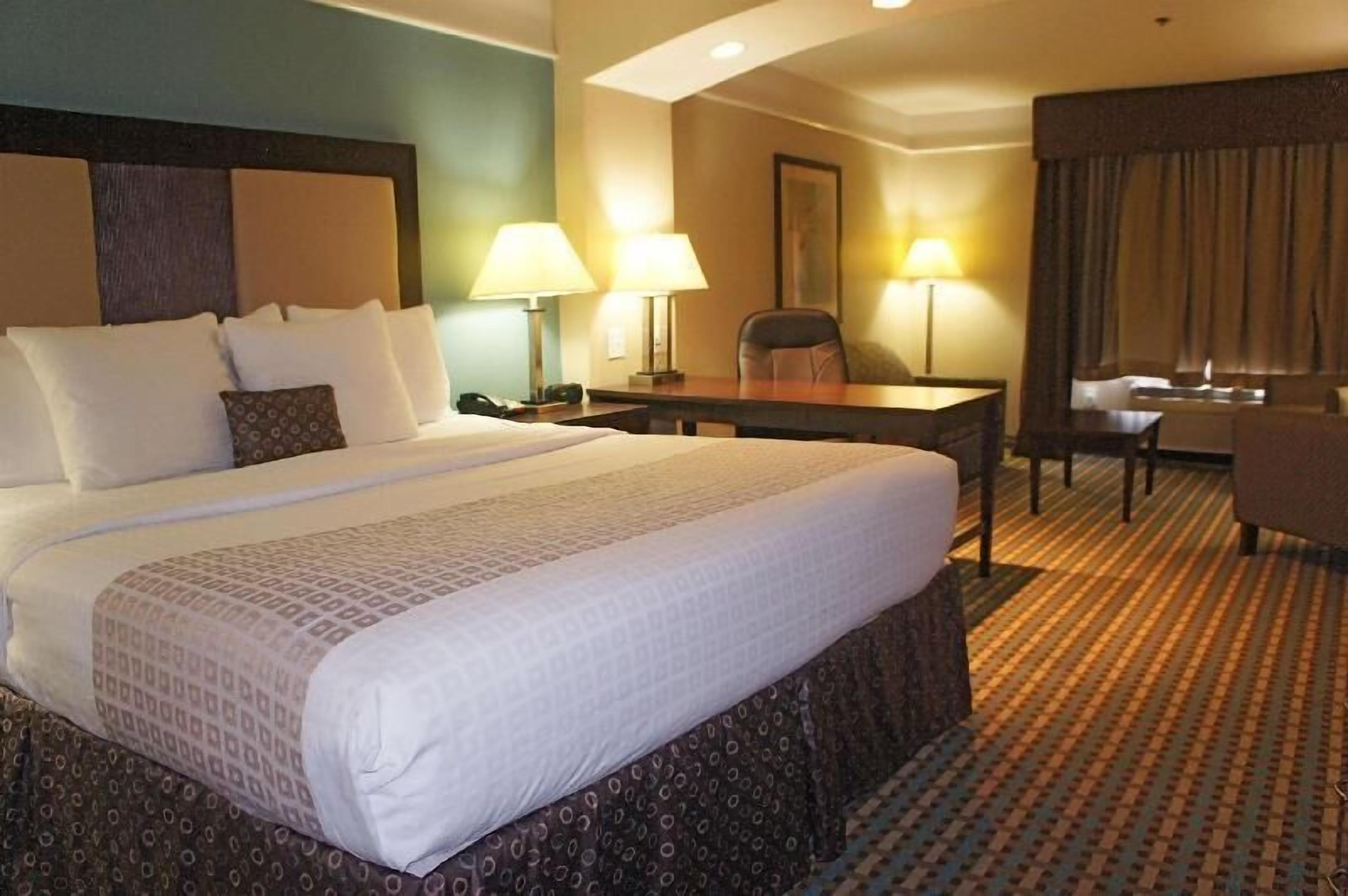 Literie de qualité supérieure, surmatelas, bureau, chambres insonorisées