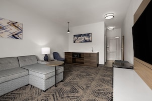 Suite, 1 Bedroom, Non Smoking (1 King Bed) | Premium bedding, pillowtop beds, desk, soundproofing