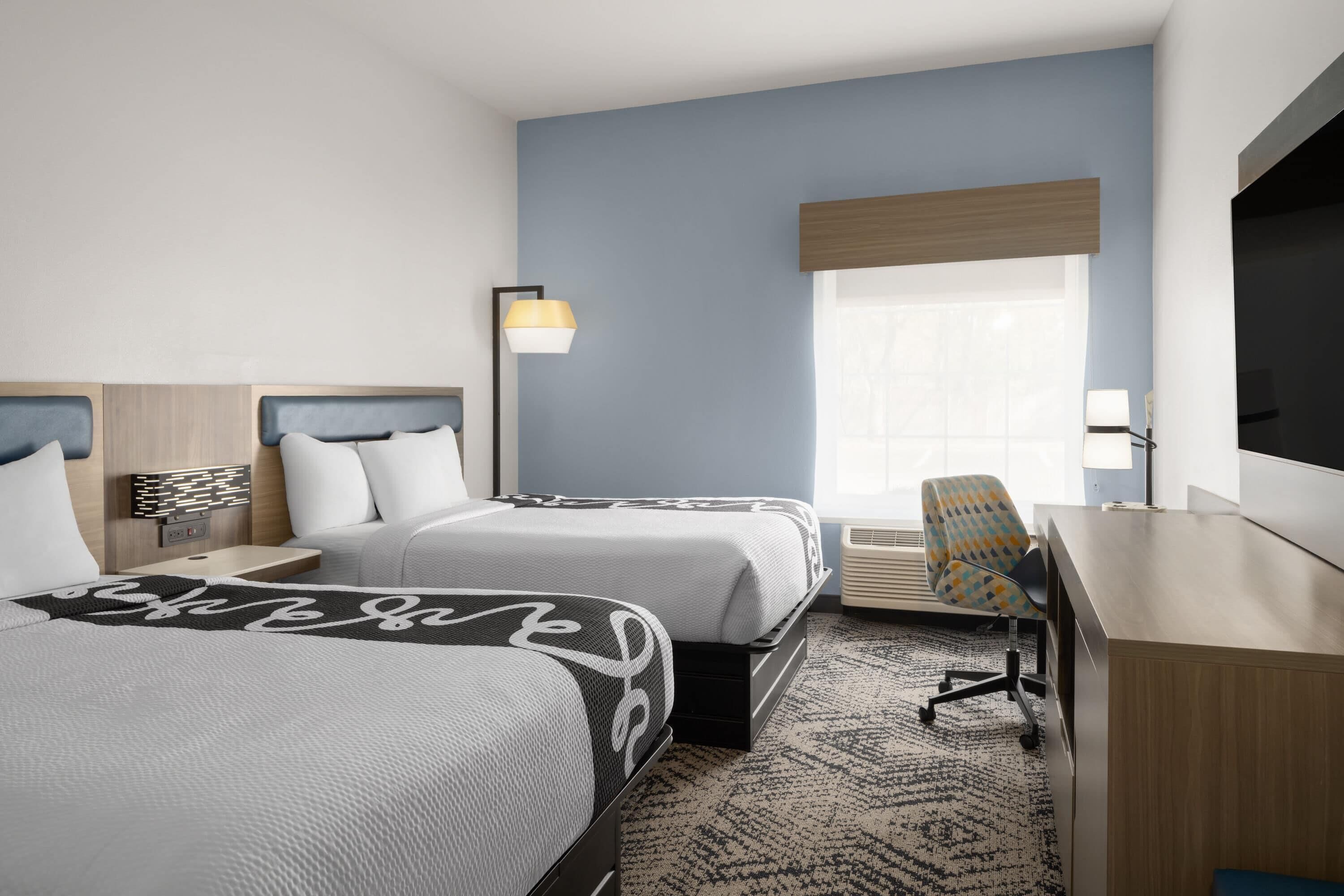 Zimmer, 2 Queen-Betten, Nichtraucher | Hochwertige Bettwaren, Pillowtop-Betten, Schreibtisch