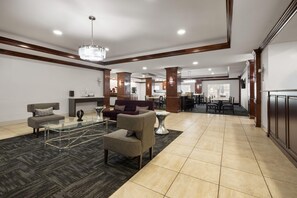 Lobby - La Quinta Inn & Suites by Wyndham Savannah Airport - Pooler (Pooler)