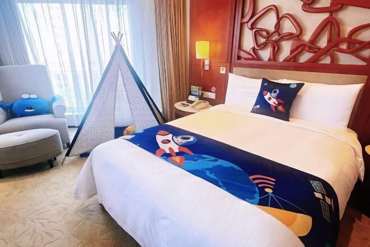 Minibar, in-room safe, desk, blackout curtains