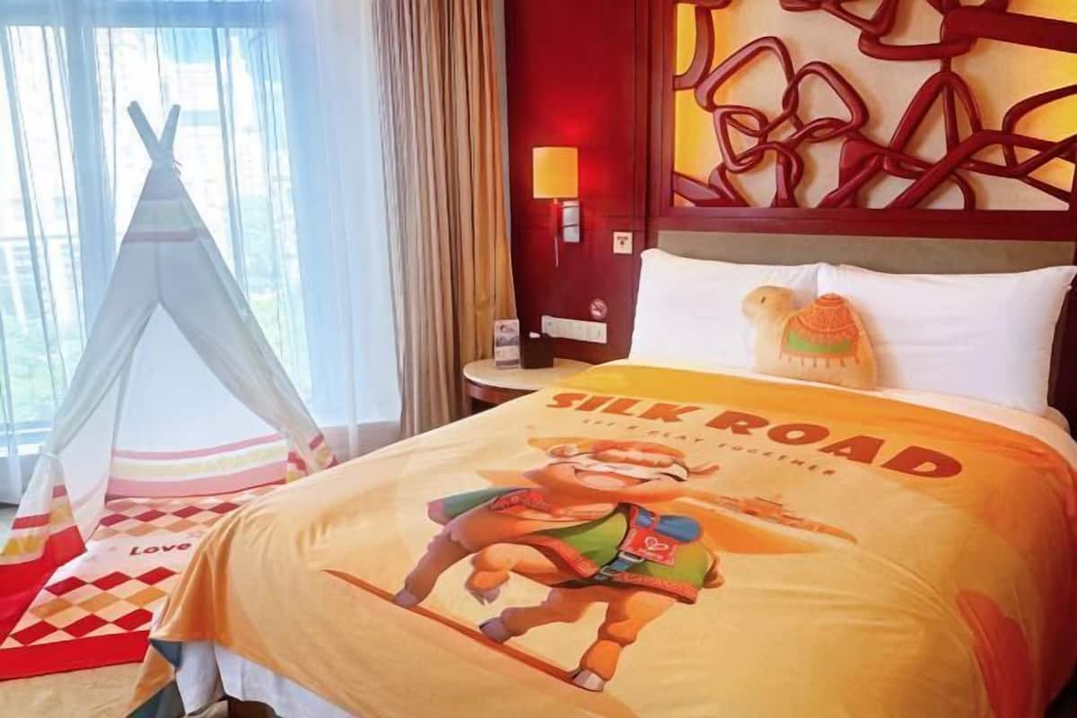Minibar, in-room safe, desk, blackout curtains