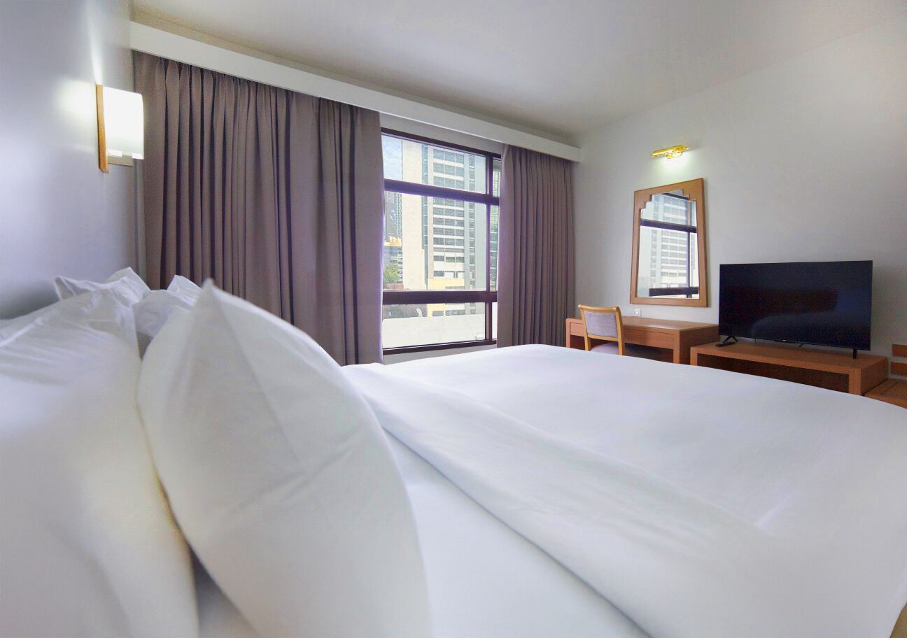 Deluxe Room - King | Minibar, in-room safe, desk, free WiFi