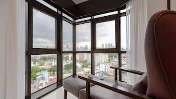 Presidential Suites | 起居区 | 电视
