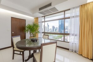 Presidential Suite - King | Living area