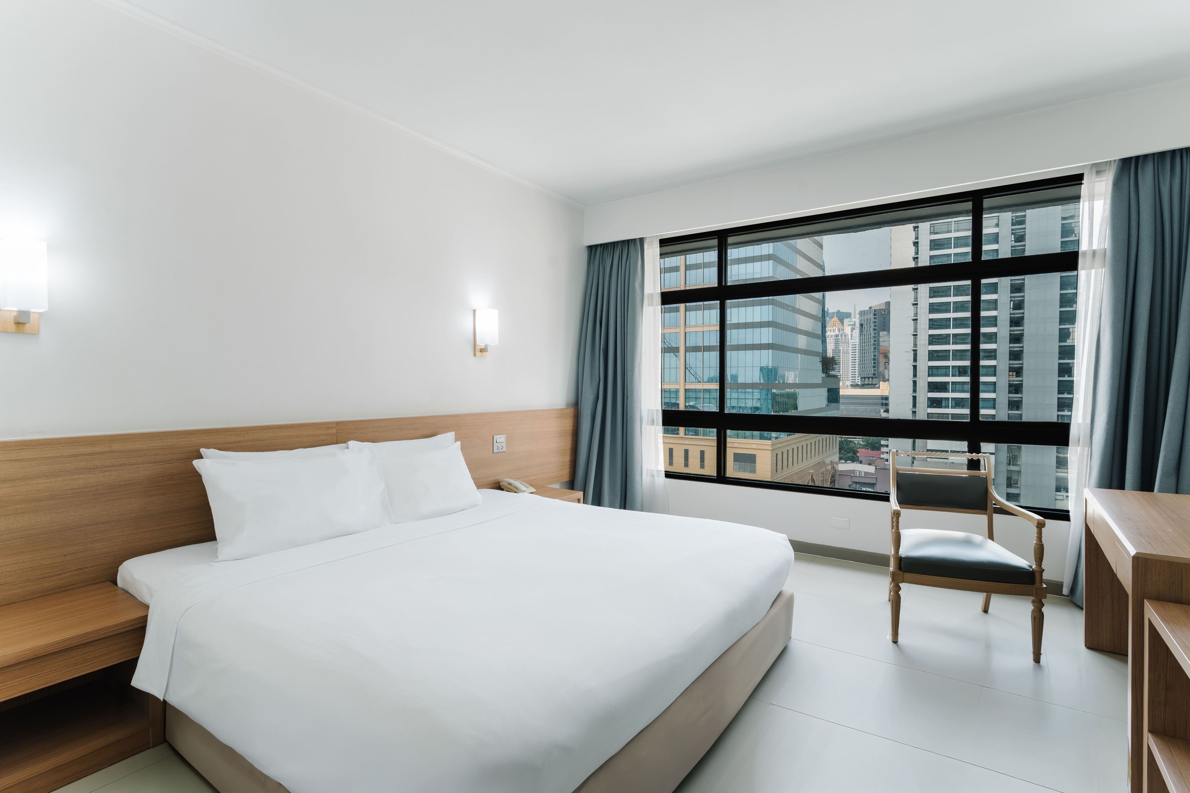 Deluxe Plus - King | Minibar, in-room safe, desk, free WiFi