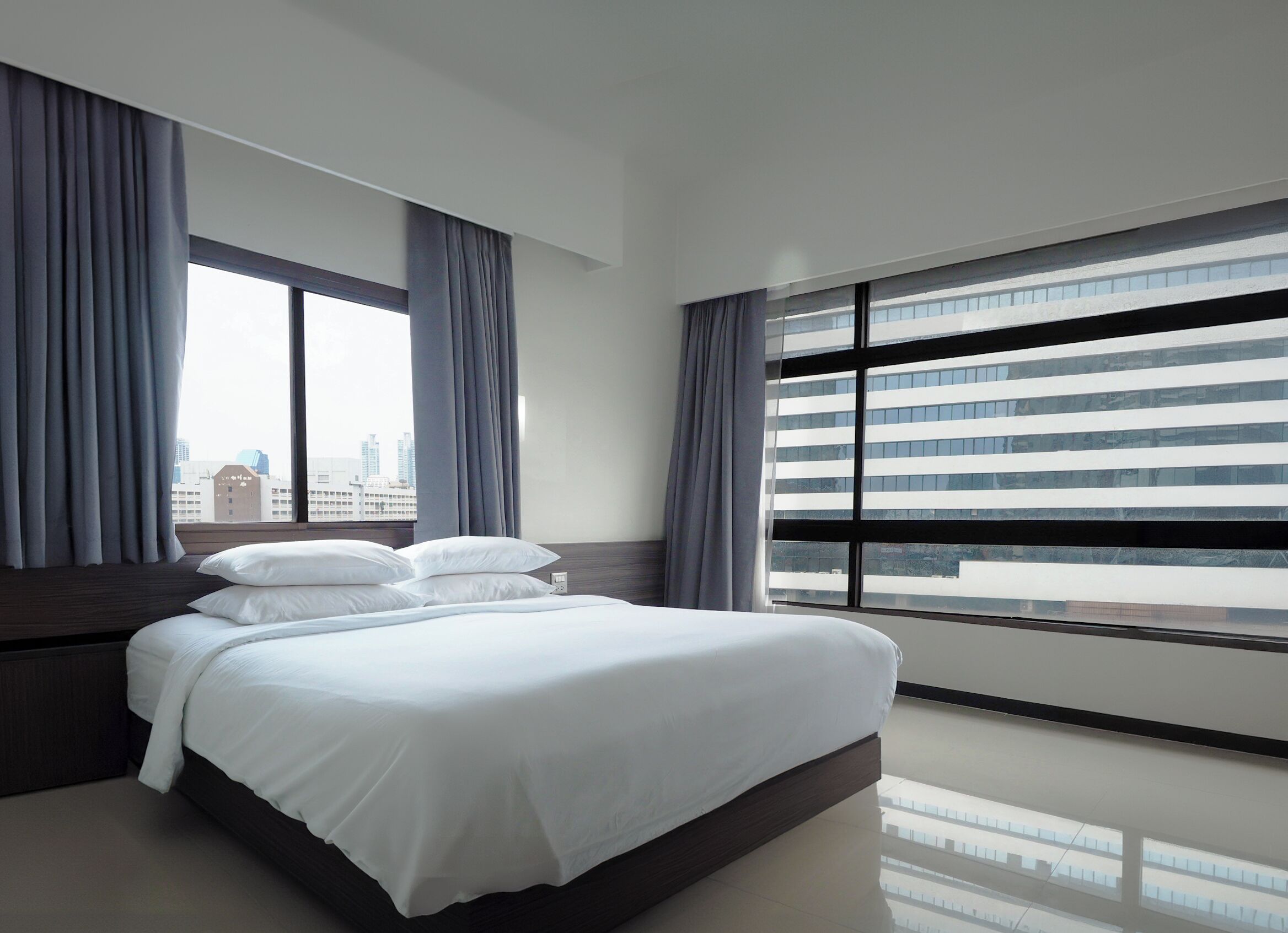 Minibar, in-room safe, desk, free WiFi