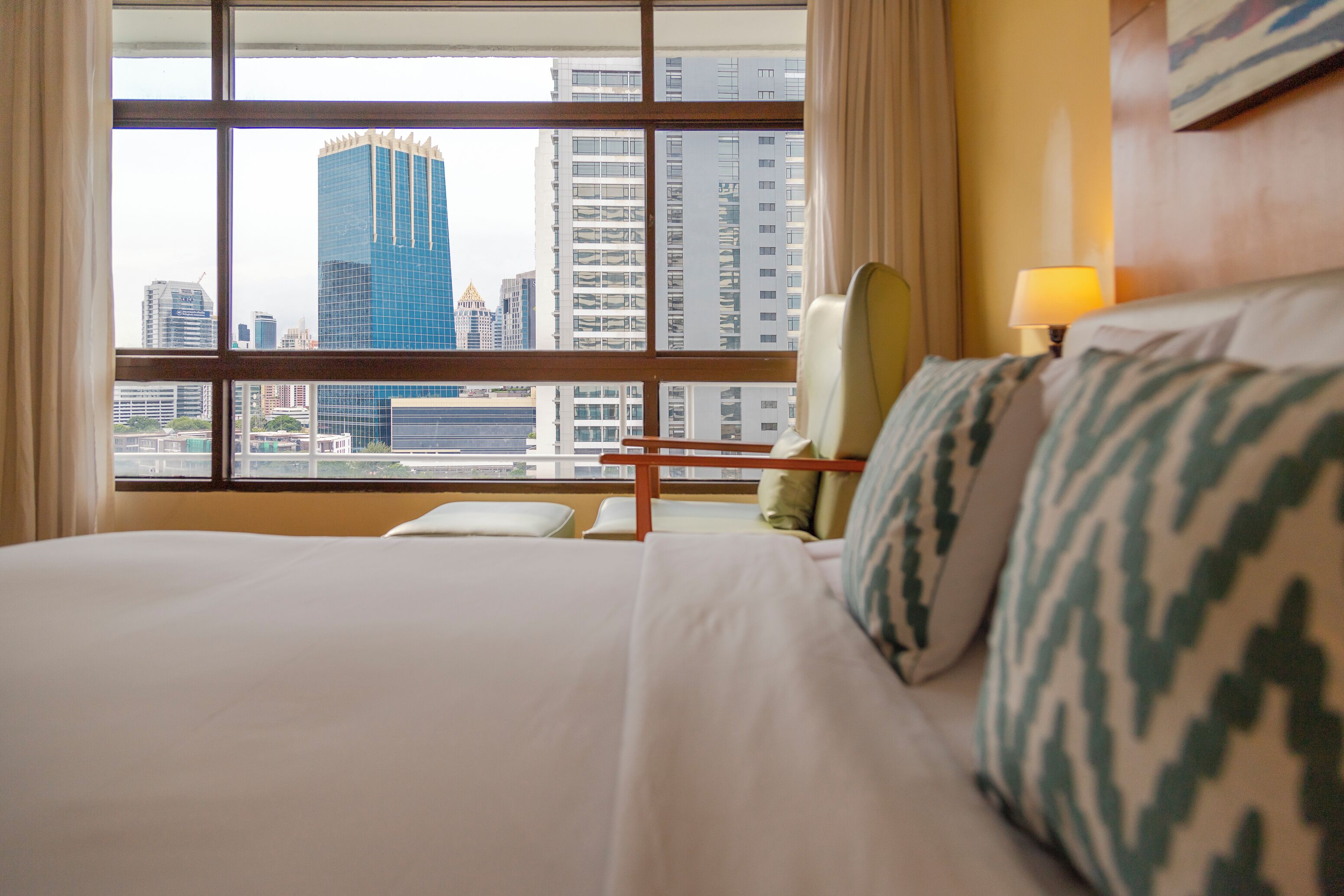 Pinnacle Room- King | Minibar, in-room safe, desk, free WiFi