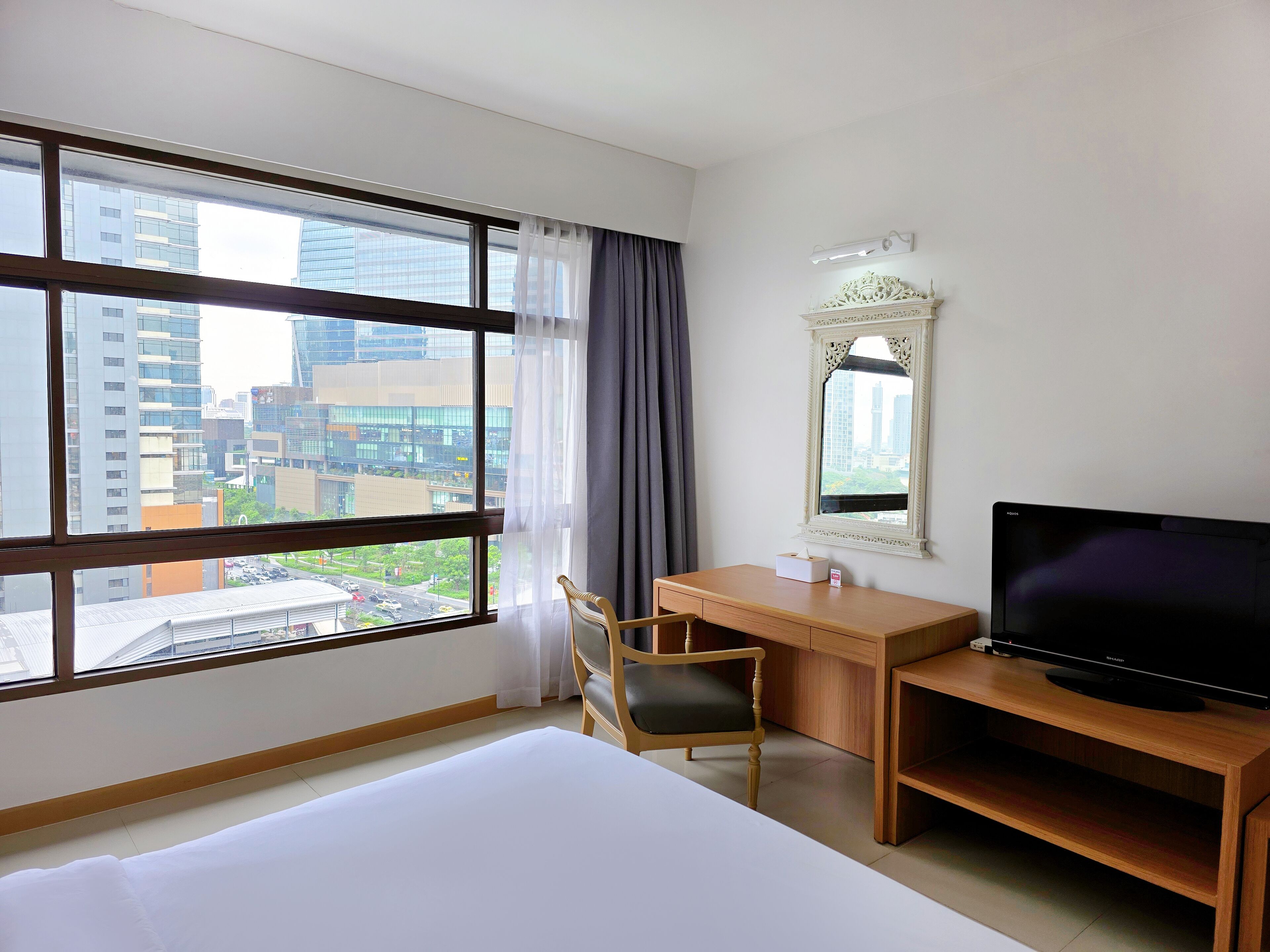 Minibar, in-room safe, desk, free WiFi