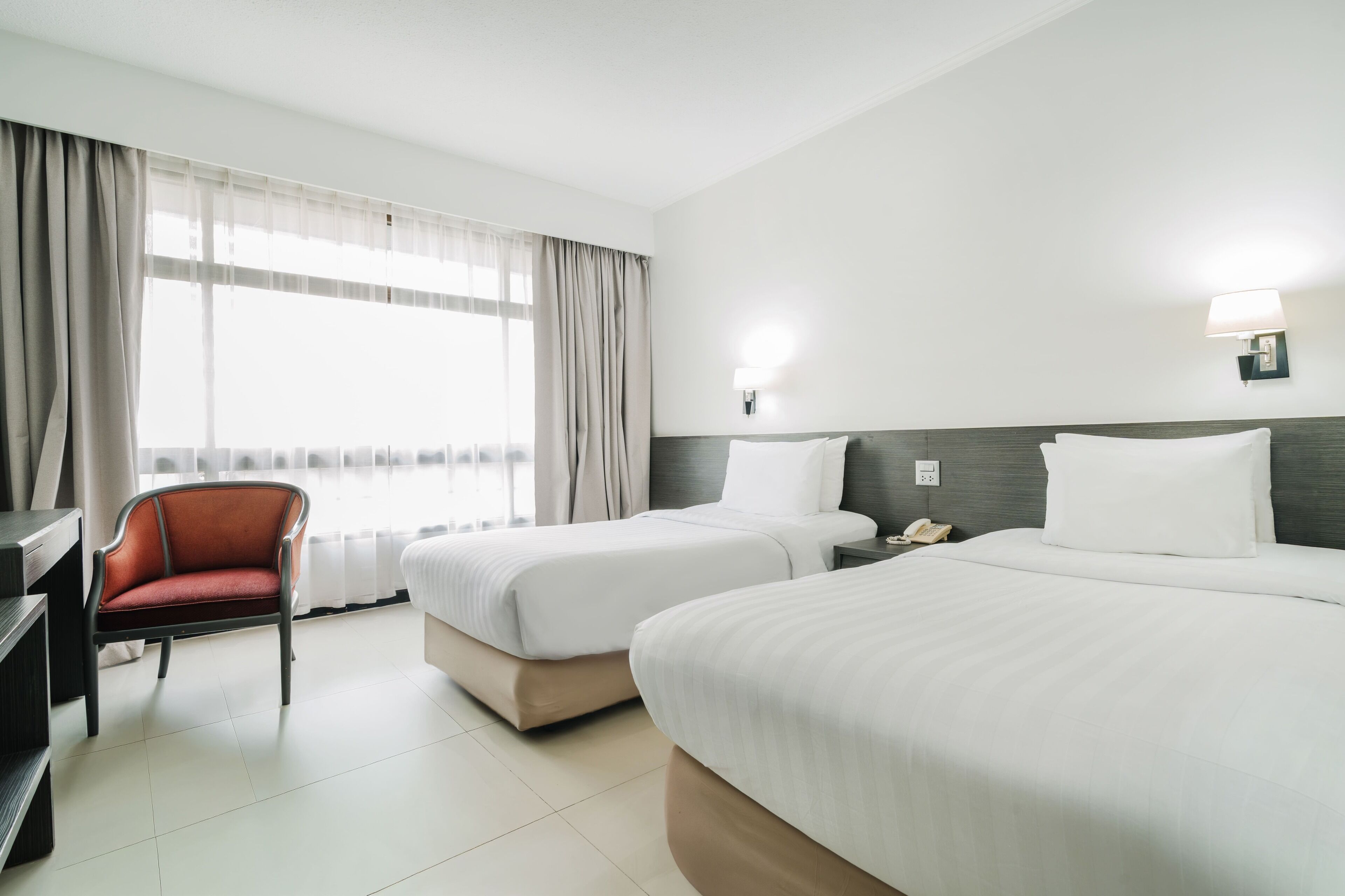 Deluxe Room - Twin | Minibar, in-room safe, desk, free WiFi