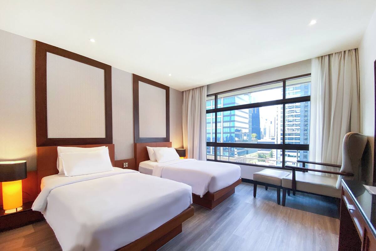 Pinnacle Room- Twin | Minibar, in-room safe, desk, WiFi (free)