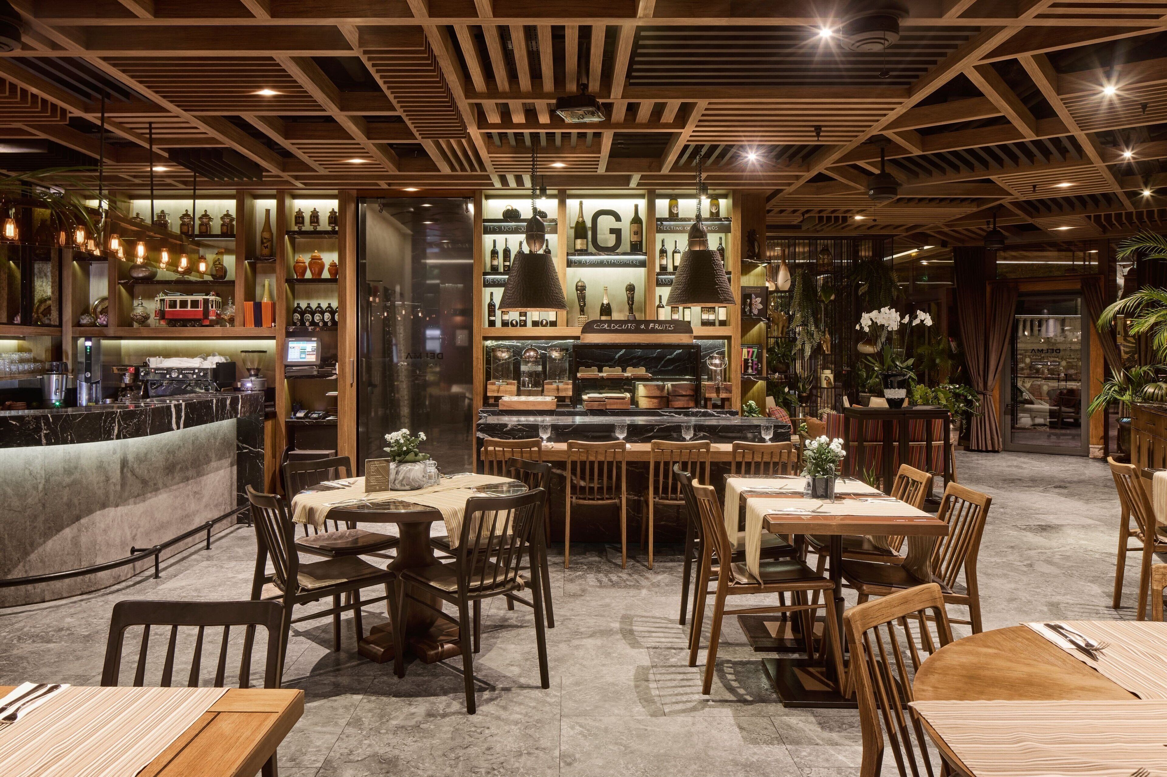 บริการอาหารเช้า อาหารกลางวัน อาหารเย็น, อาหารเมดิเตอร์เรเนียน, วิวทะเล 