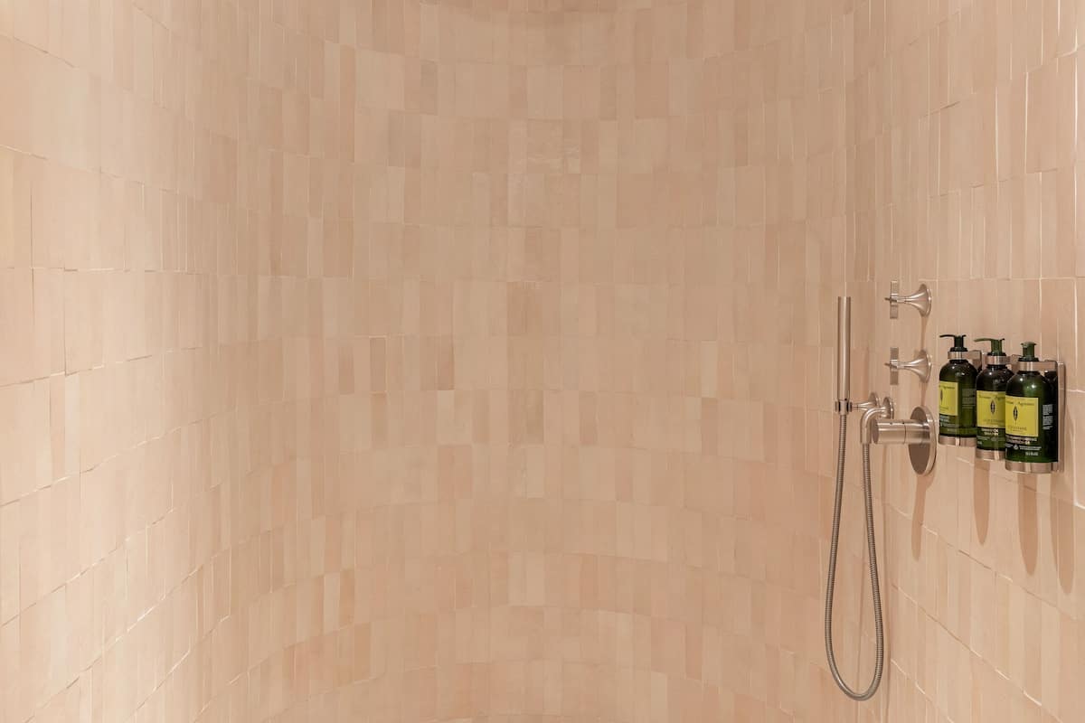 couples treatment room(s), body treatments, body scrubs, facials