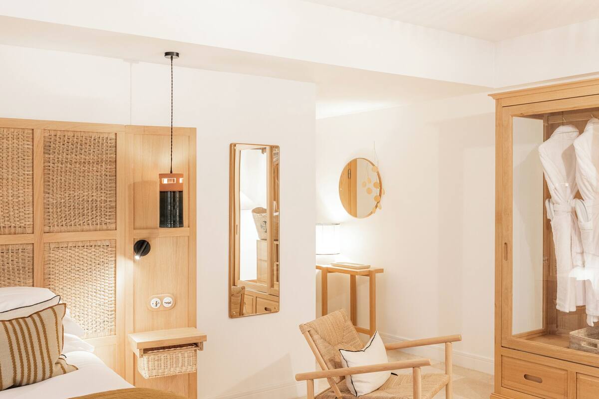 1 bedroom, premium bedding, free minibar, in-room safe