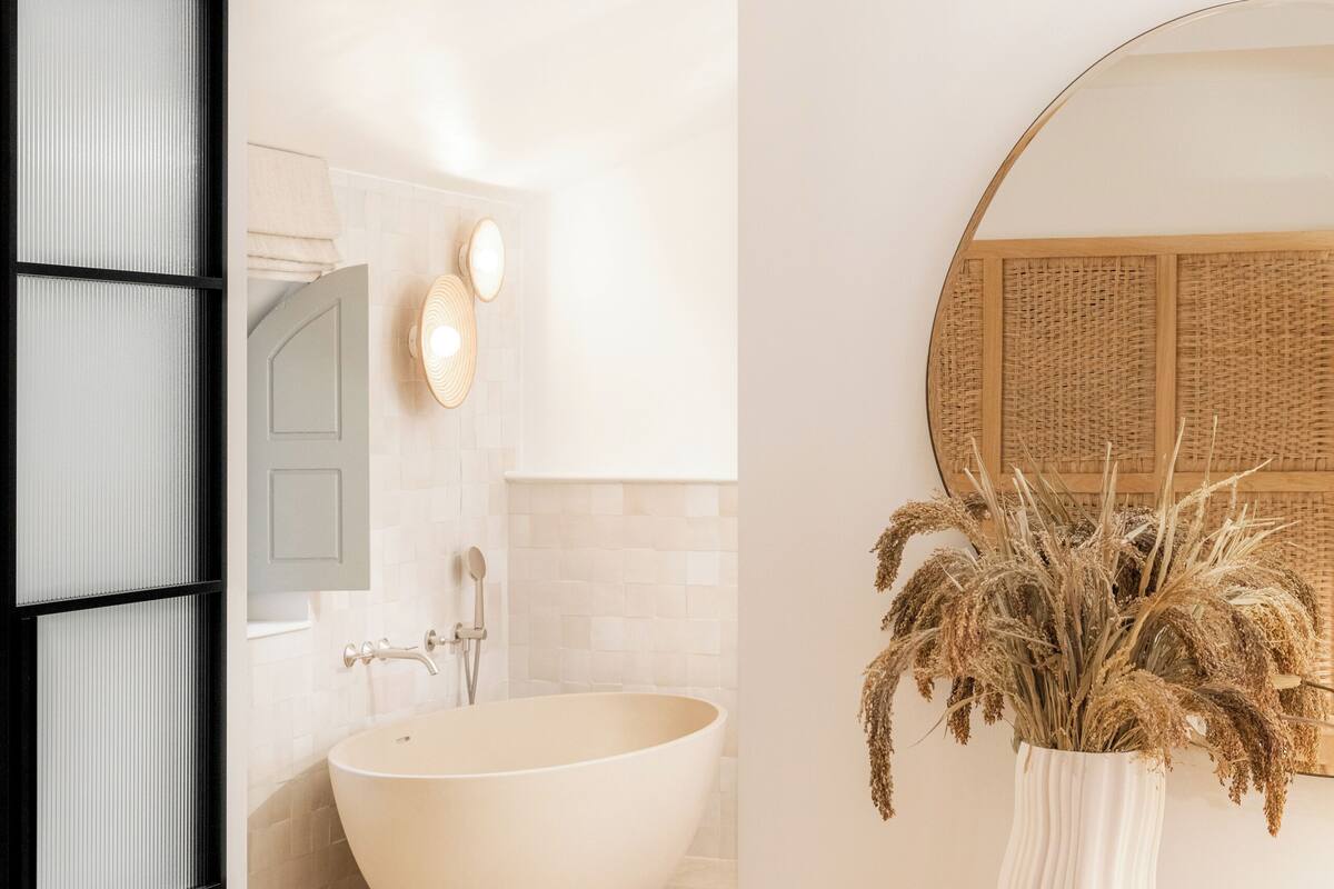 1 bedroom, premium bedding, free minibar, in-room safe