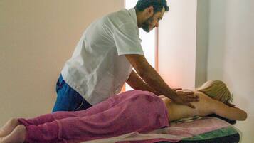 Sauna, hot tub, Turkish bath/hammam, body treatments, facials