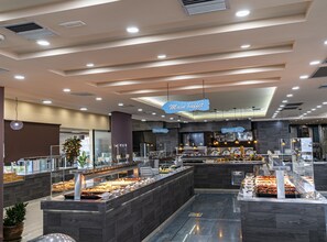 3 restaurants, breakfast, lunch, dinner served; Italian cuisine - Galini Sea View (Chania)