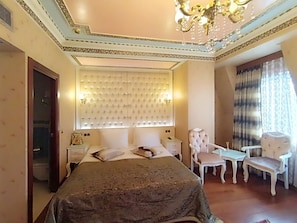Family Suite, 1 Bedroom, City View