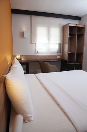 Minibar, caja de seguridad en la habitación y muebles diferentes 