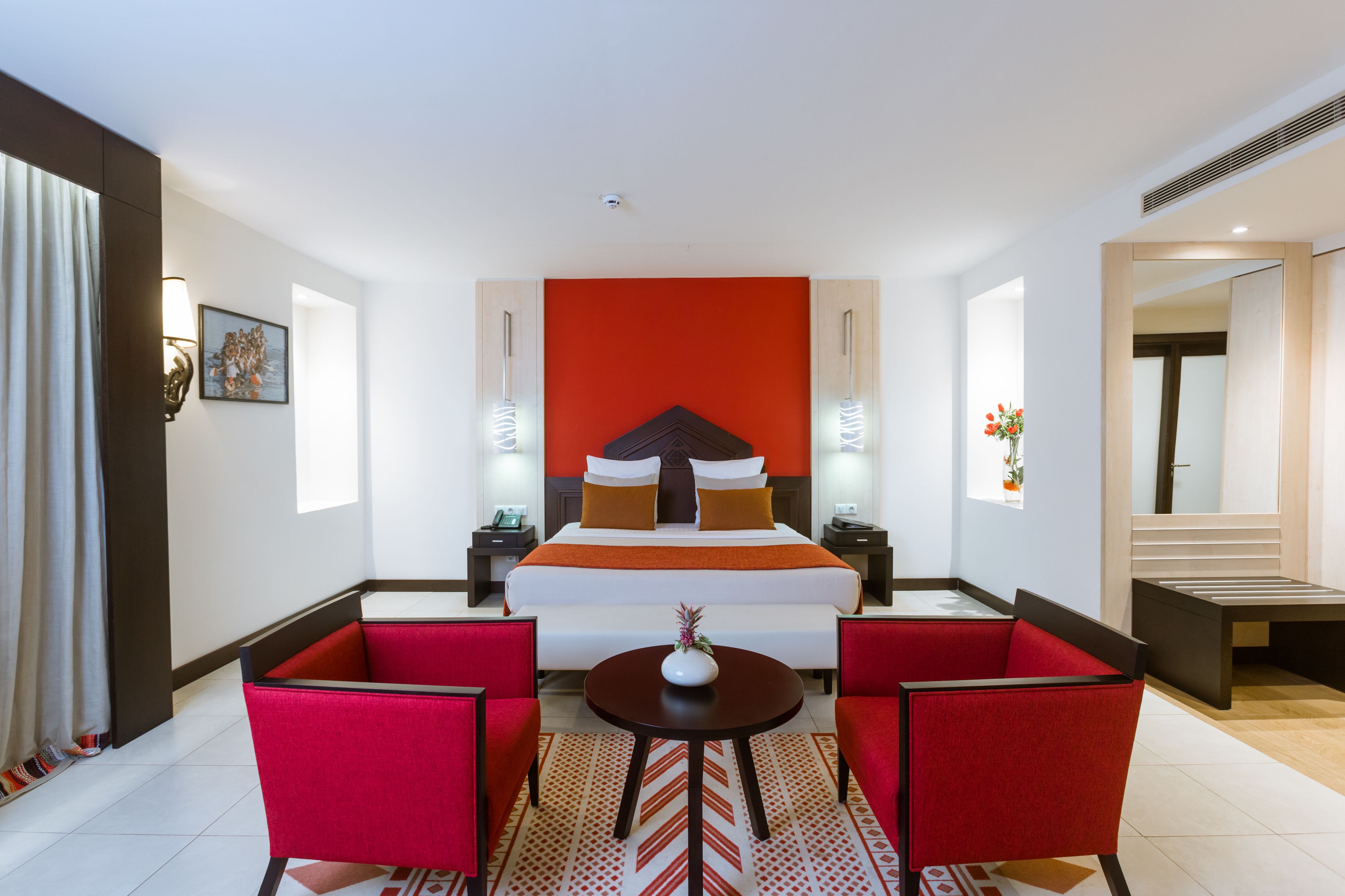 Literie de qualité supérieure, coffres-forts dans les chambres, bureau