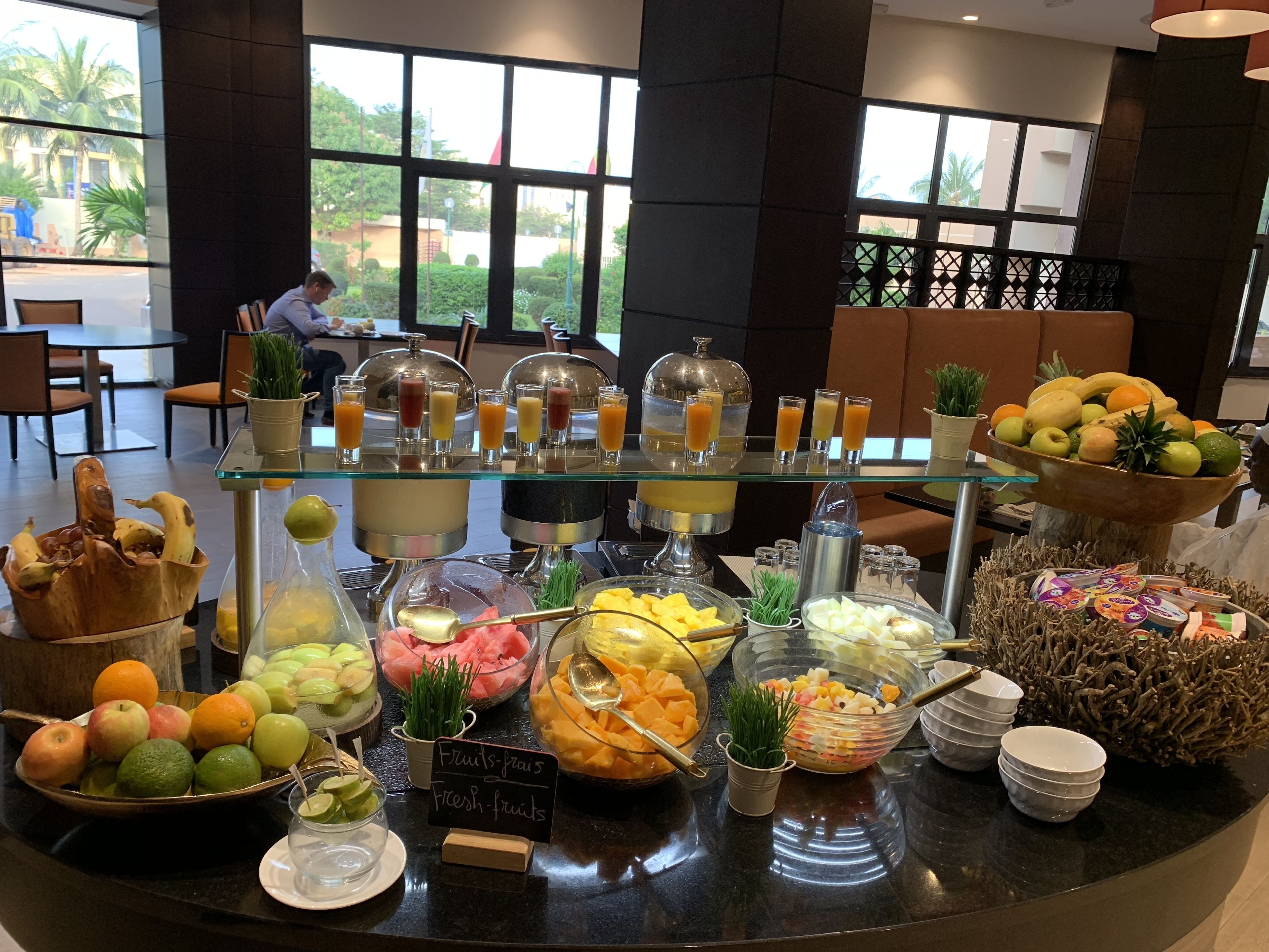 Desayuno buffet (USD 21 por persona) 
