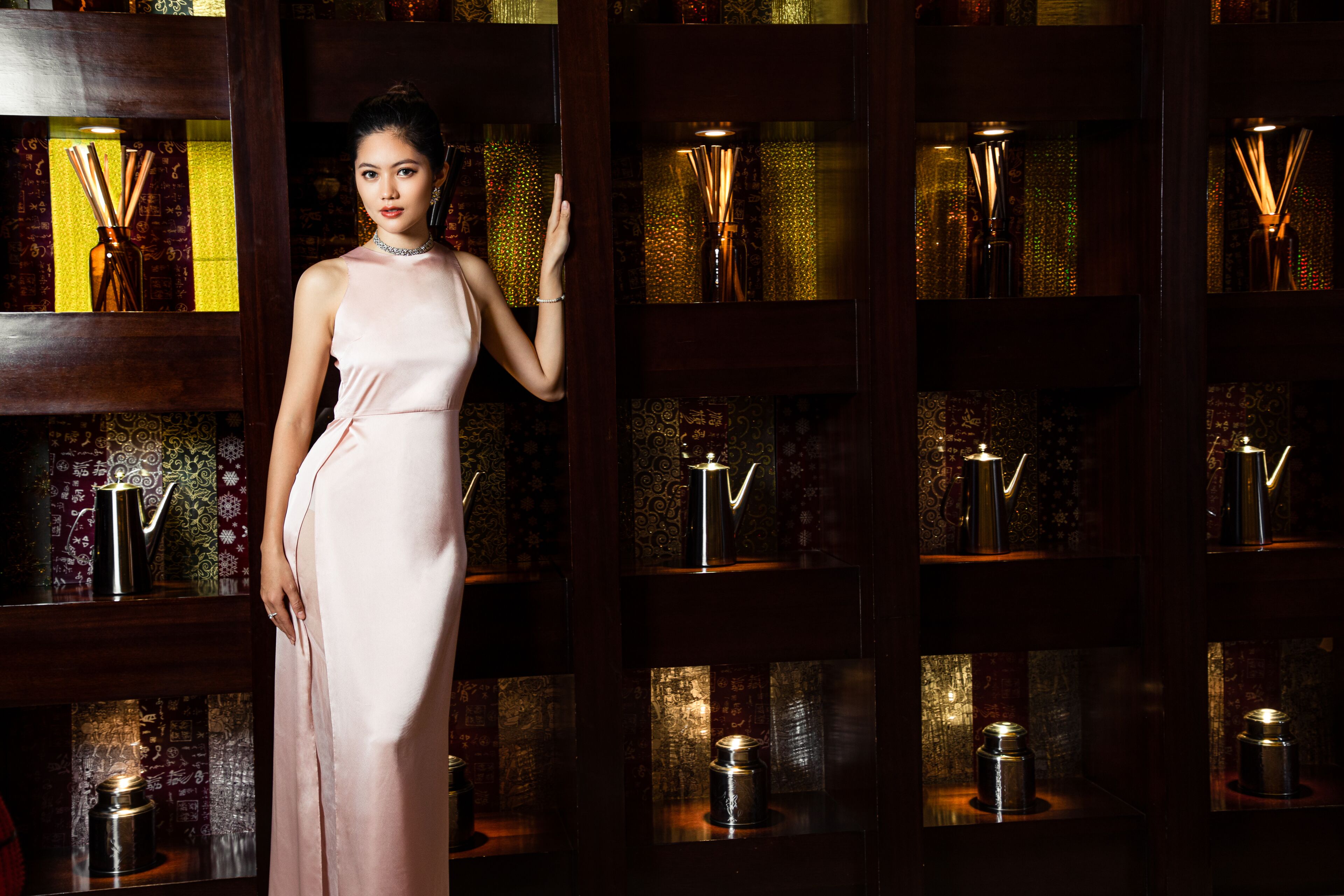 3 restaurants, breakfast, lunch, dinner served; international cuisine