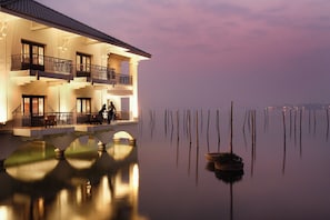 A multi-story hotel with balconies and a reflective pool. - InterContinental Hanoi Westlake by IHG (Hanoi)