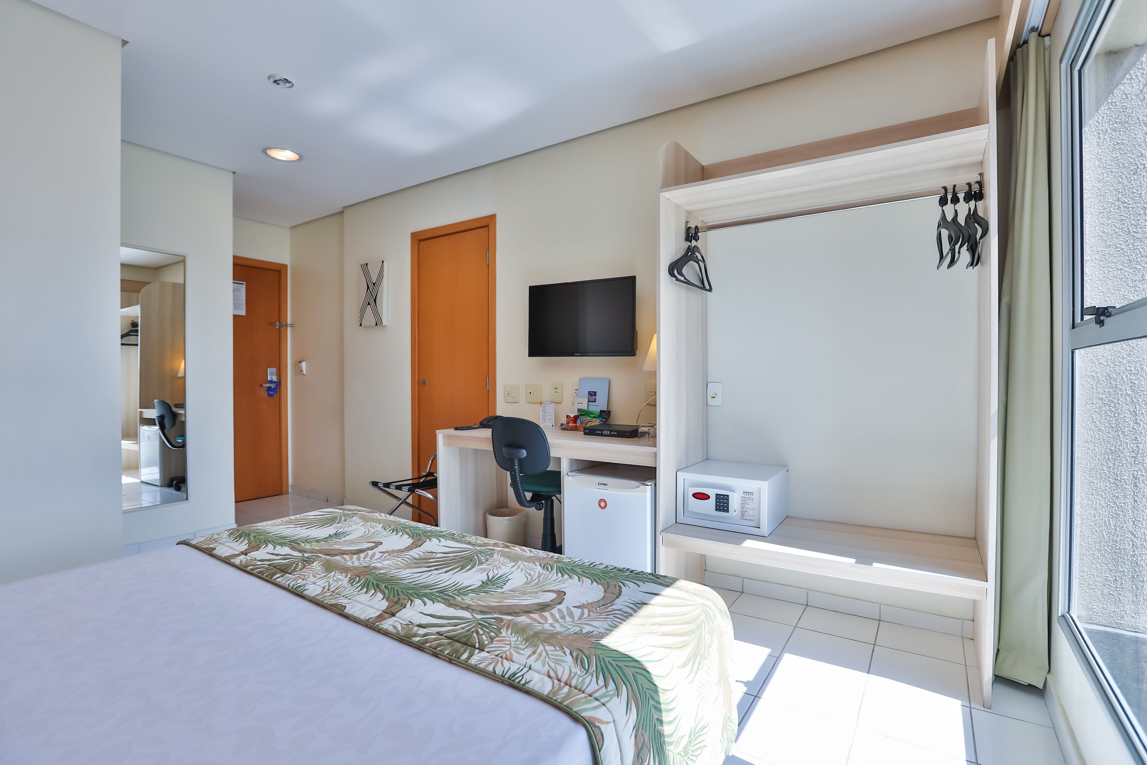 standard double room | minibar, in-room safe, soundproofing, iron/ironing board