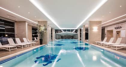 Charisma De Luxe Hotel
