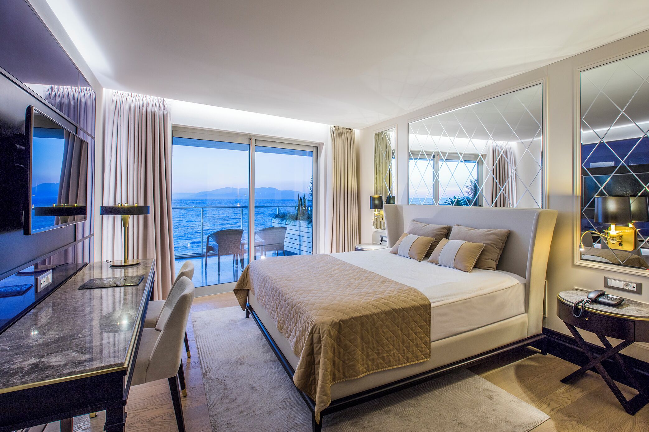 Superior Room, Sea View | 고급 침구, 미니바, 객실 내 금고, 방음 설비