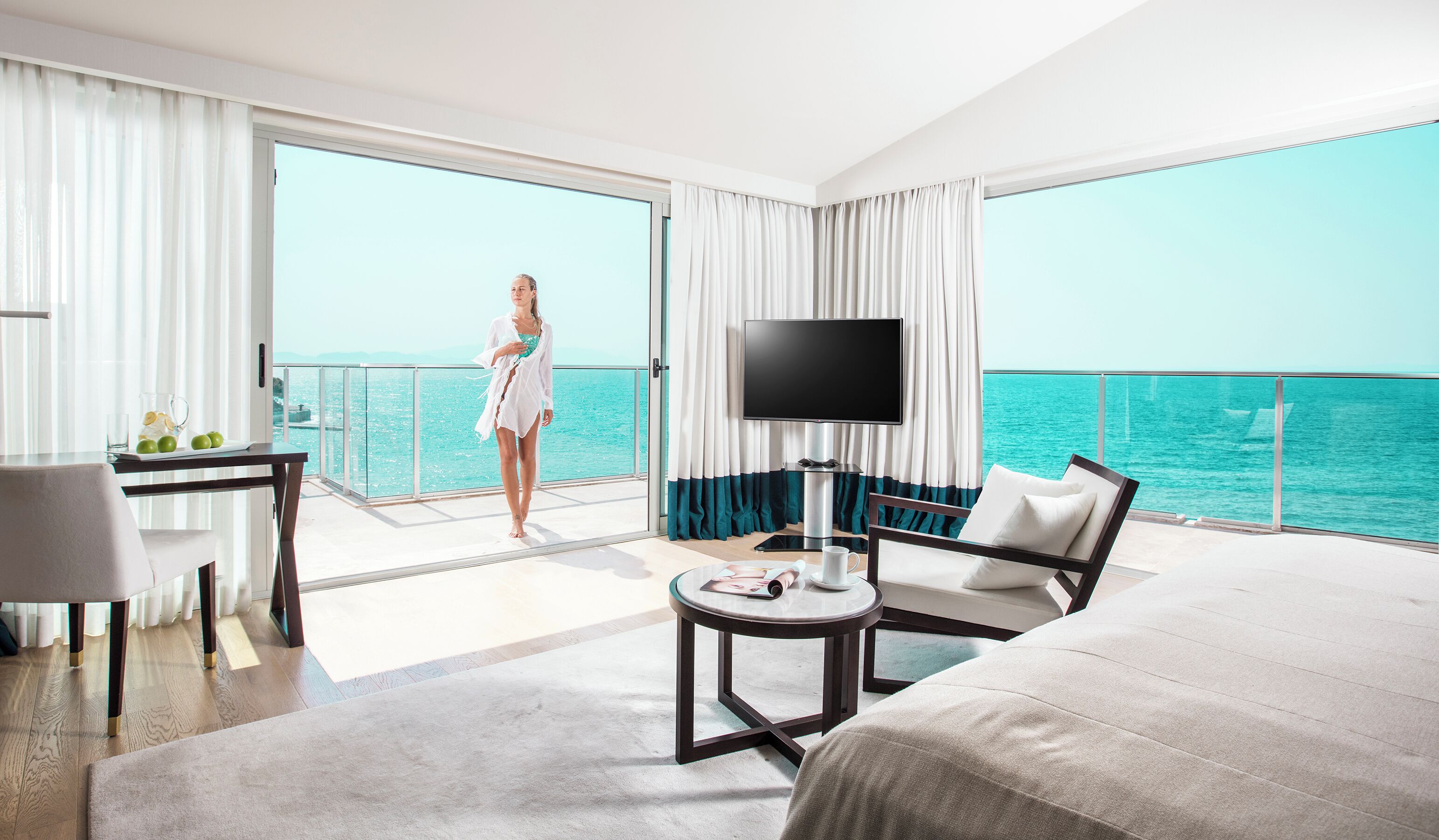 Corner Suit | 고급 침구, 미니바, 객실 내 금고, 방음 설비