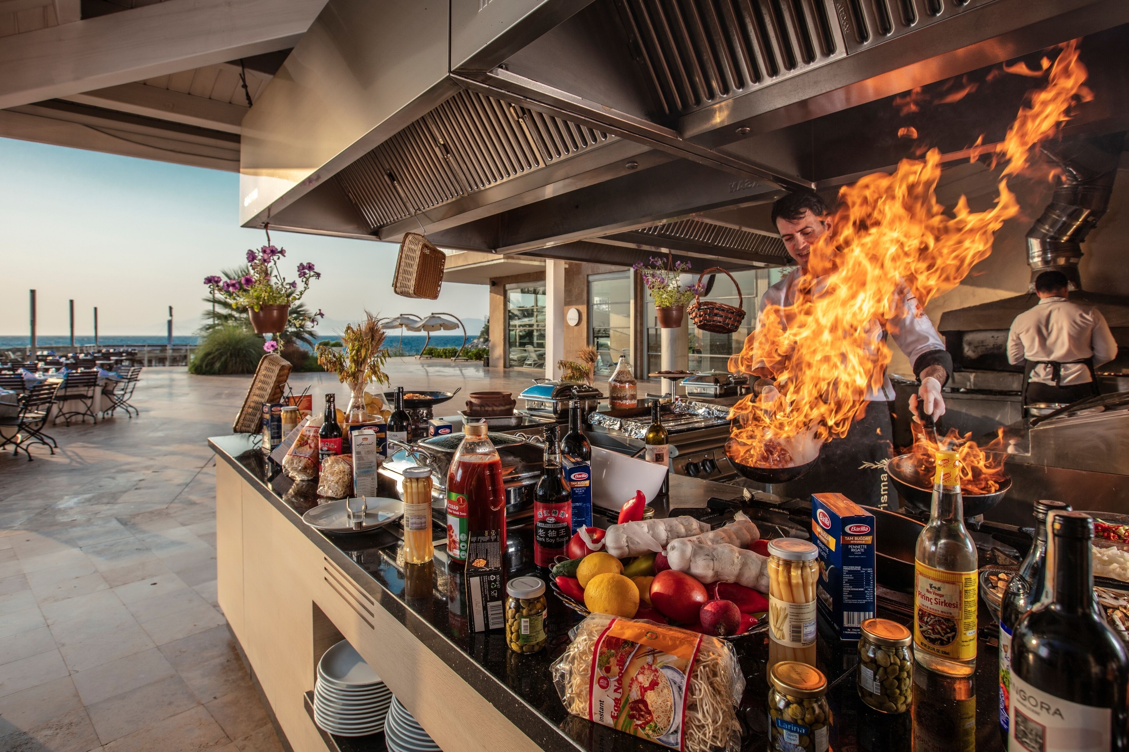 2 restaurants; breakfast, lunch, dinner and brunch served 