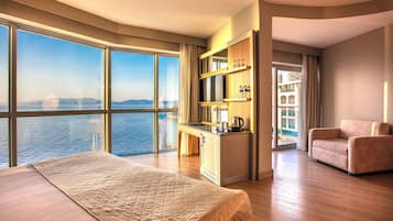 Superior Room, Sea View | 2 kamar tidur, seprai premium, minibar, dan brankas