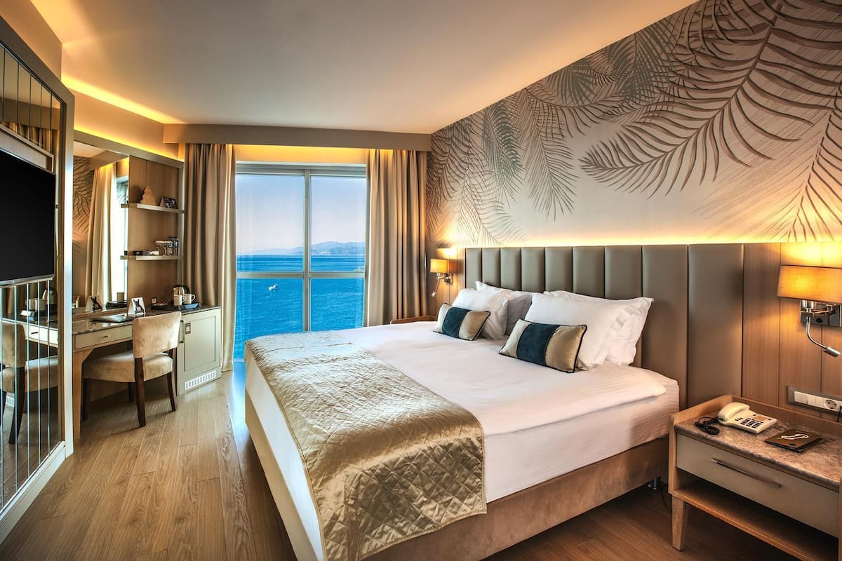 Basic Room | 2 bedrooms, premium bedding, minibar, in-room safe