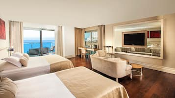 Deluxe Room With Sea View | Premium bedding, minibar, in-room safe, soundproofing