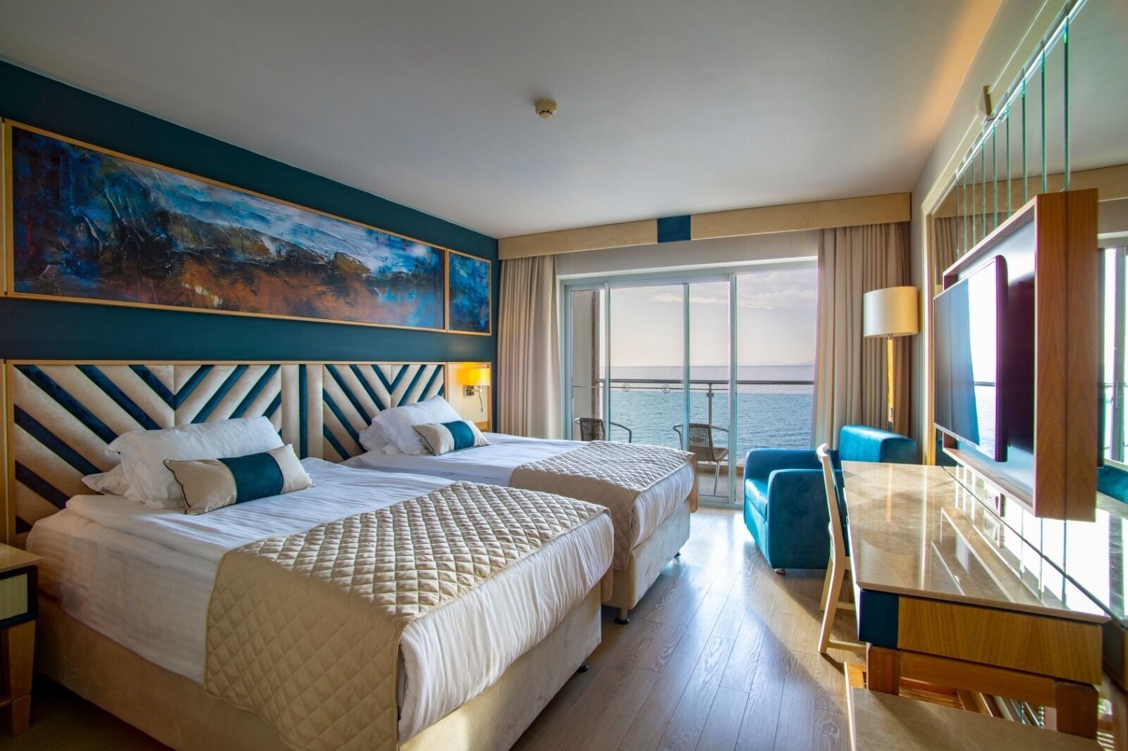 Superior Room, Sea View | 高級寝具、ミニバー、セーフティボックス (室内)、防音設備