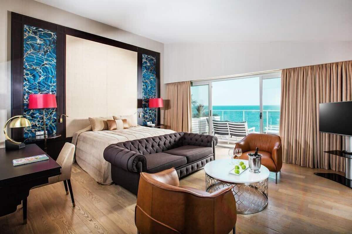 Hamam Suit | Premium bedding, minibar, in-room safe, soundproofing
